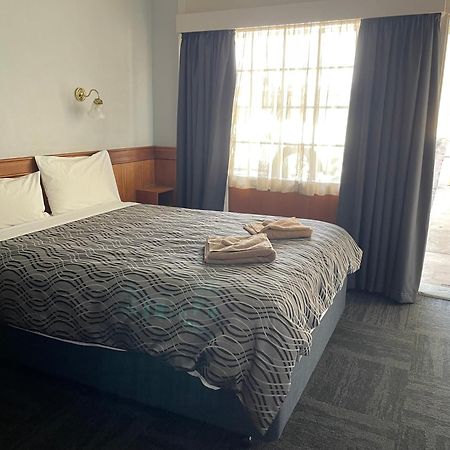 County Lodge Motor Inn West Wyalong Kültér fotó