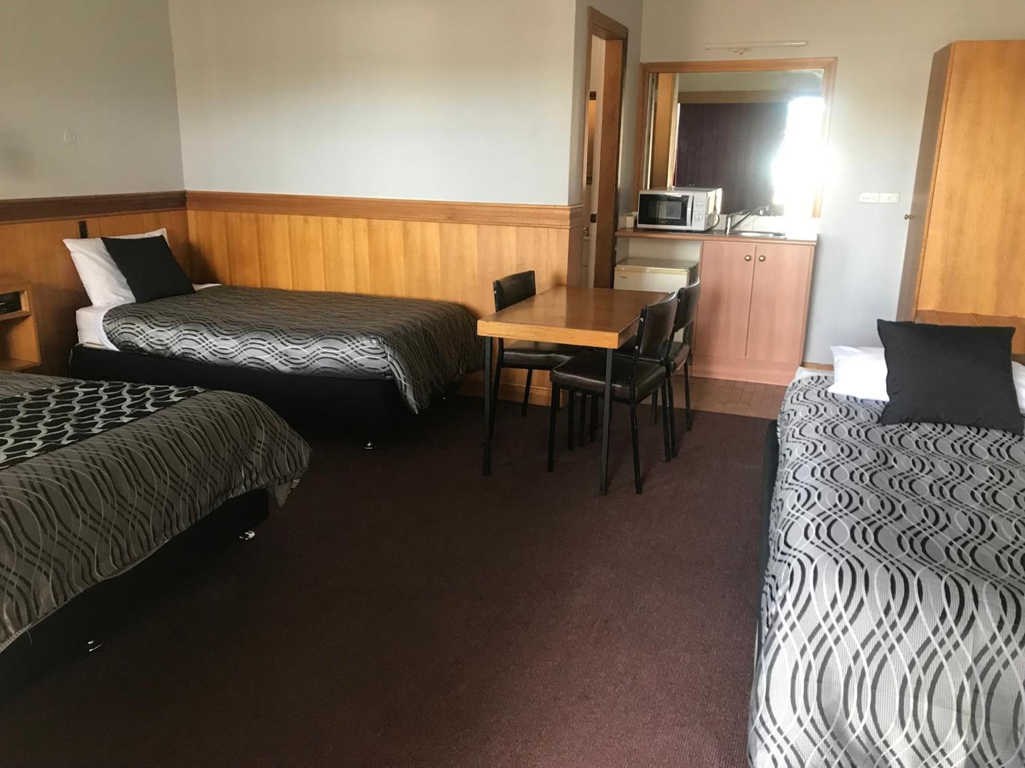 County Lodge Motor Inn West Wyalong Kültér fotó
