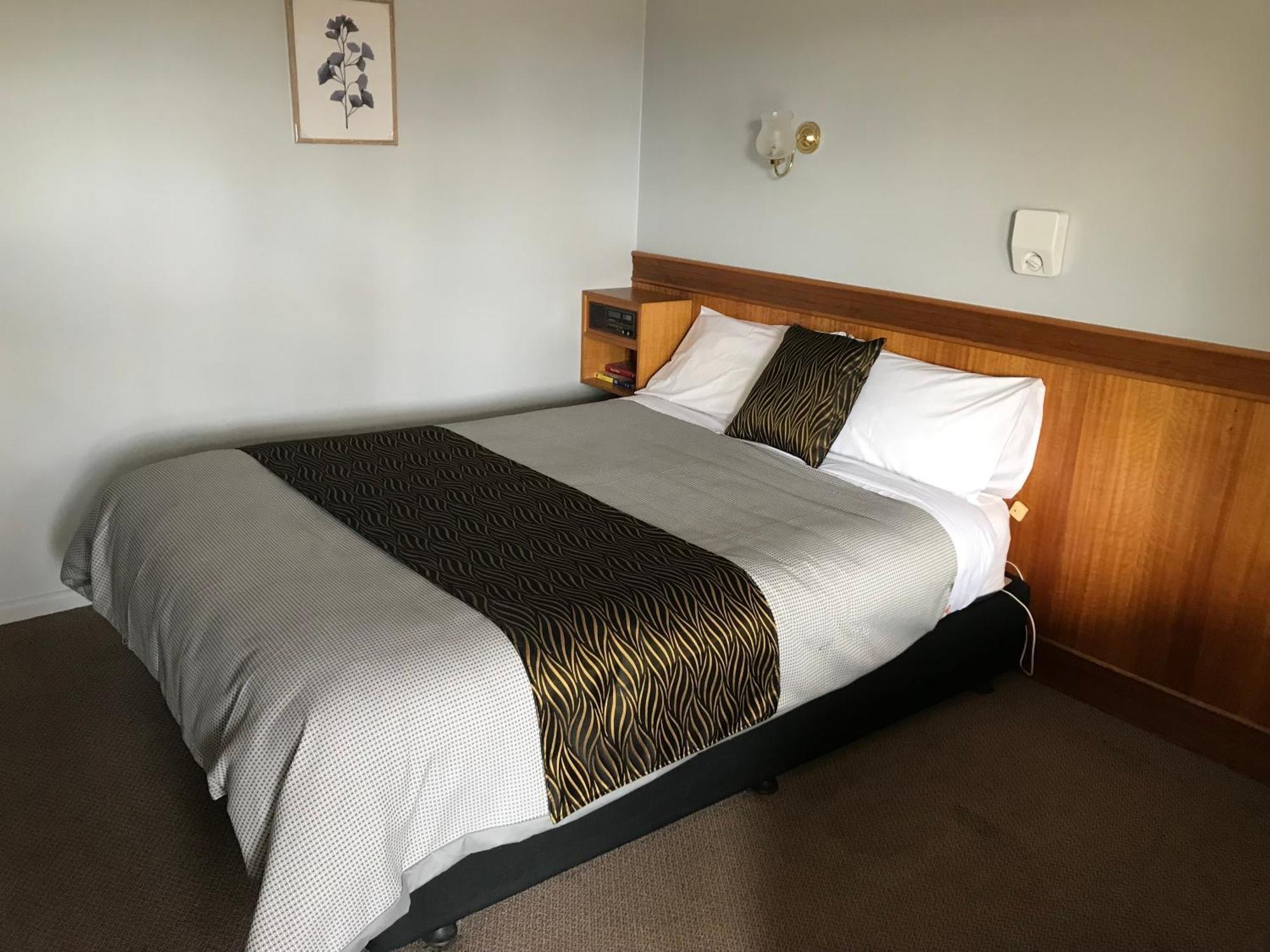 County Lodge Motor Inn West Wyalong Kültér fotó