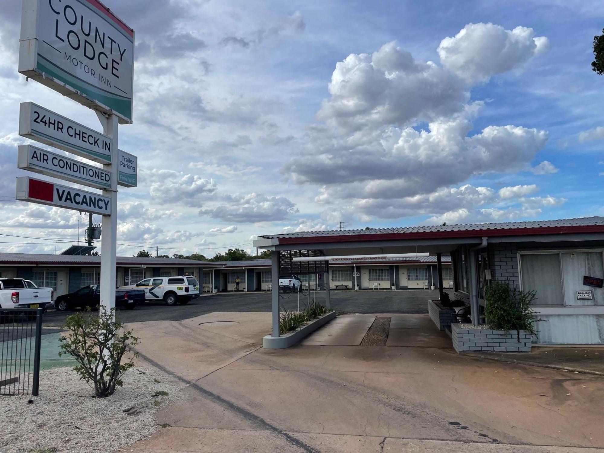 County Lodge Motor Inn West Wyalong Kültér fotó