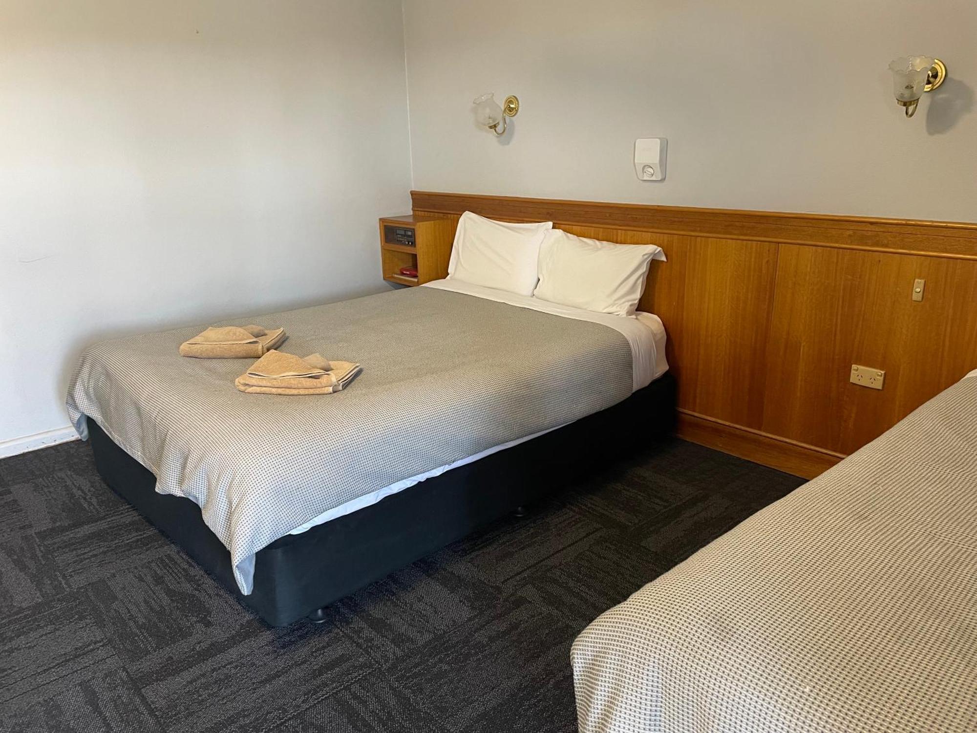 County Lodge Motor Inn West Wyalong Kültér fotó