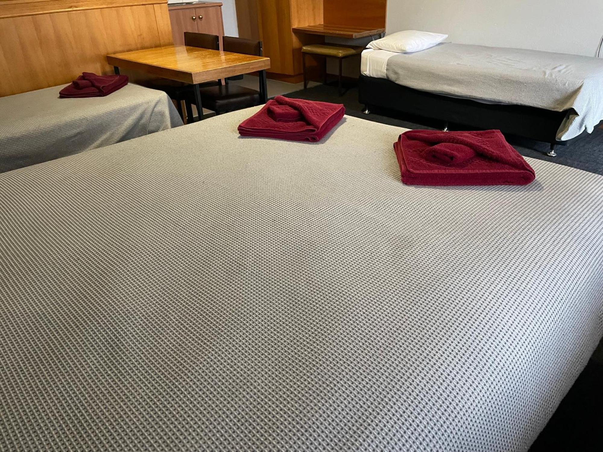 County Lodge Motor Inn West Wyalong Kültér fotó